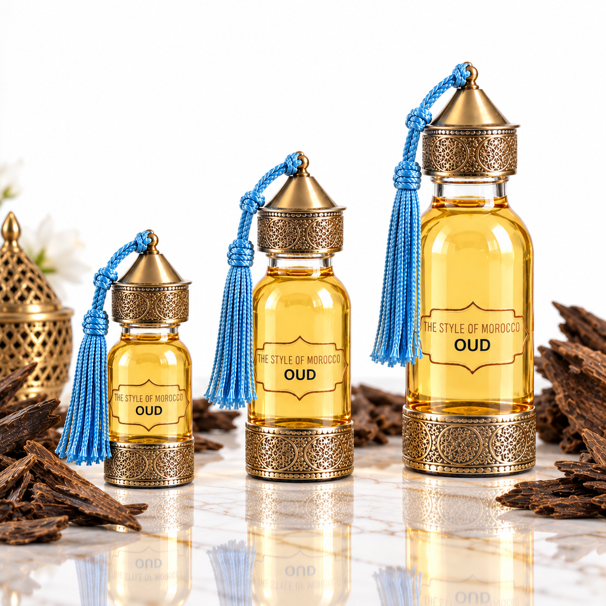 Set van drie geurolieflessen Oud in 30 ml, 60 ml en 125 ml op lichte studio-achtergrond